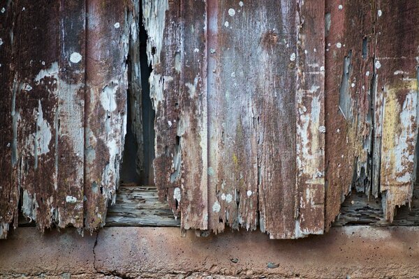 Struttura estetica della recinzione in legno