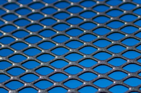 Синий фон с металлической сеткой