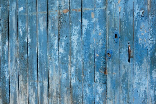 Recinzione in legno di colore blu