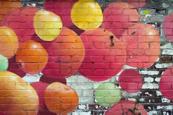 Pared pintada con bolas de colores