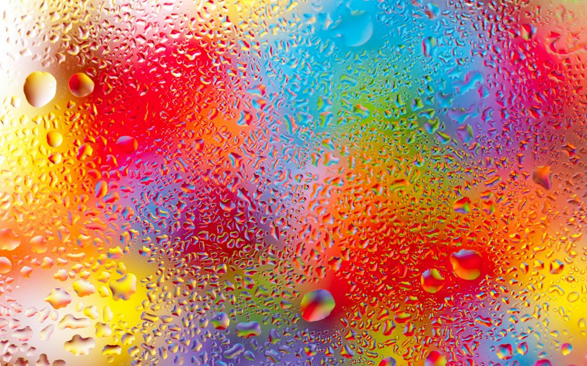 gros plan eau gouttes verre couleur lumière arc en ciel