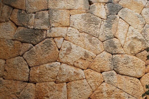 Brązowa ściana z cegły i kamienia