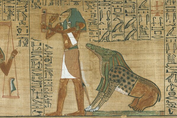 Disegni Egizi sul muro con divinità