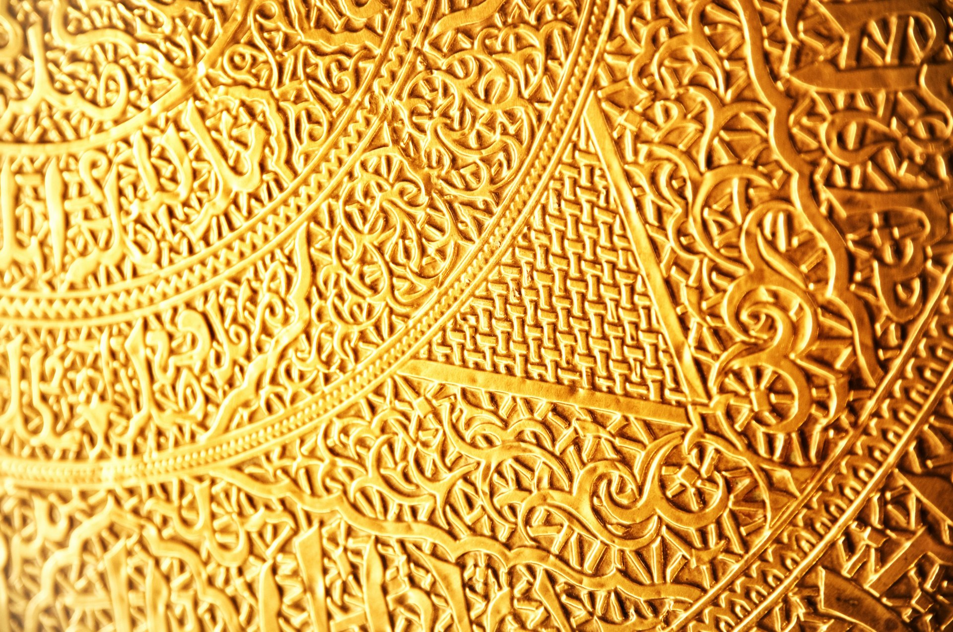 gold pattern ligature runes interlacing ancient golden plexu