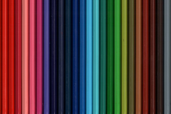 Treinta lápices de colores se encuentran exactamente