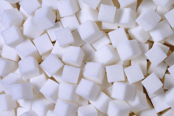 Cubos blancos de azúcar refinada