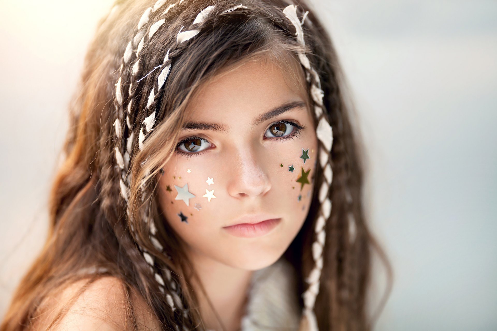 wie sterne am himmel mädchen braunäugige braune augen braune haare kinderfotografie