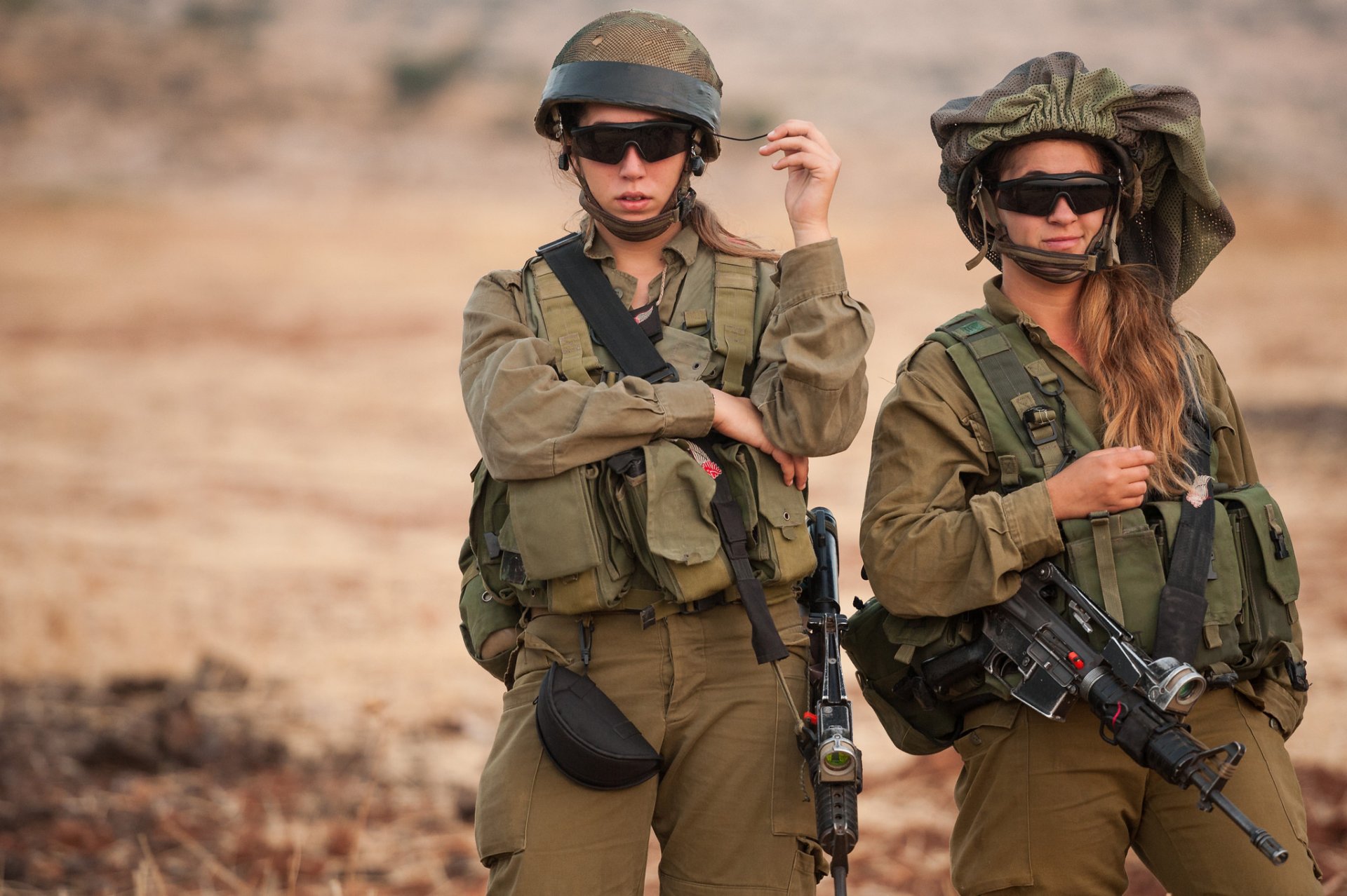 filles armes uniforme équipement