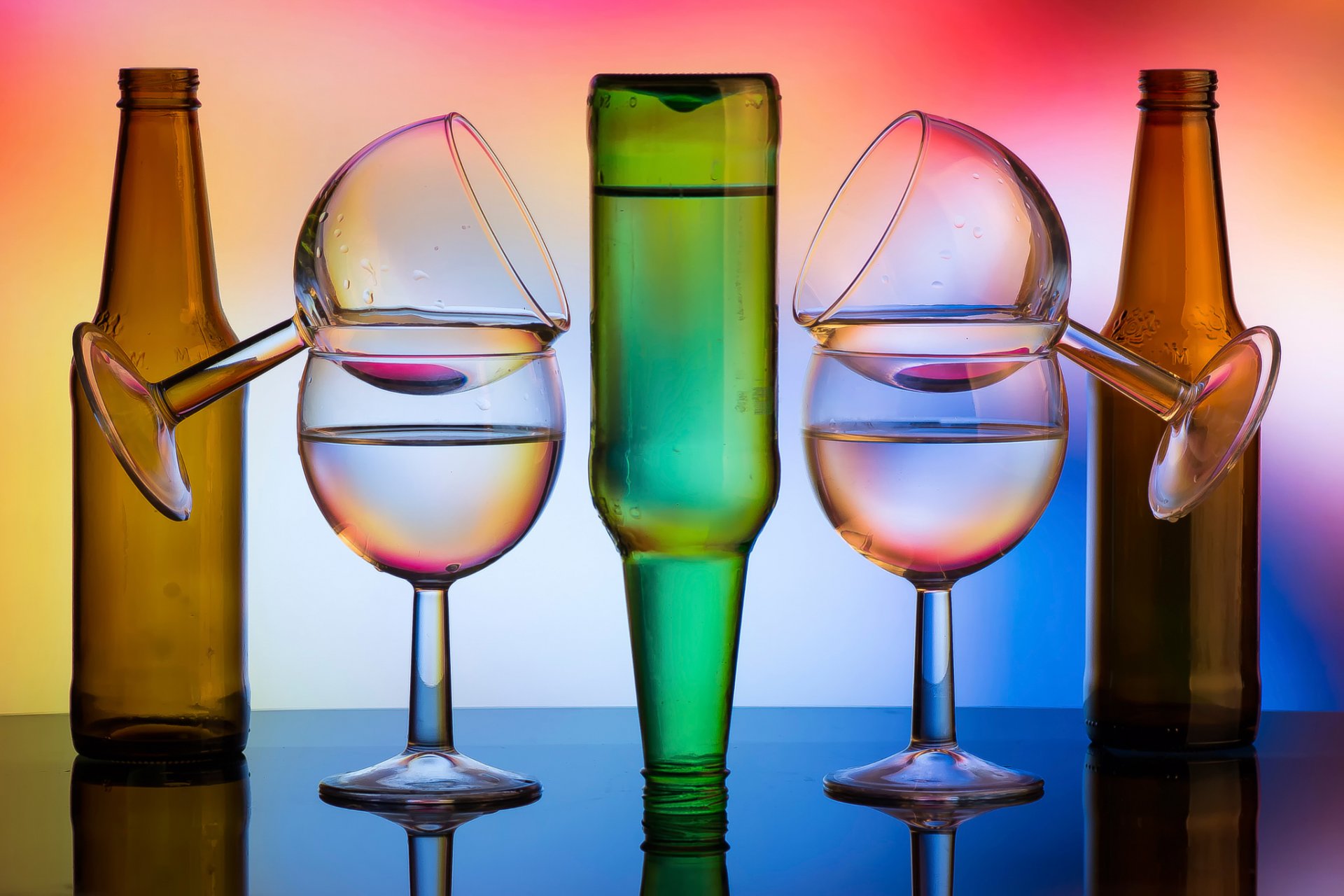 bouteilles verres à vin gouttes eau formes verre lumière couleur lignes