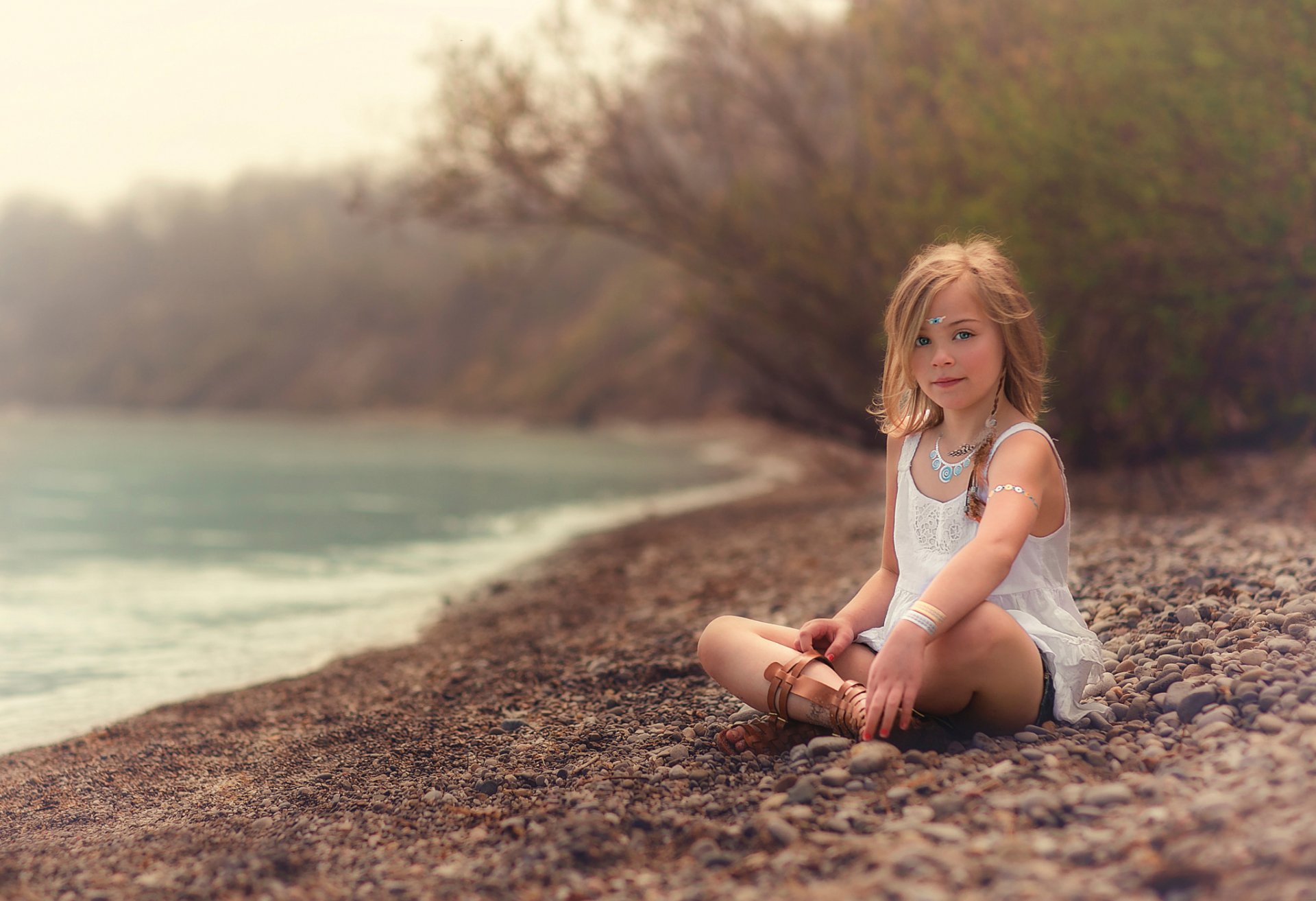 plage fille côte charme lorna oxenham