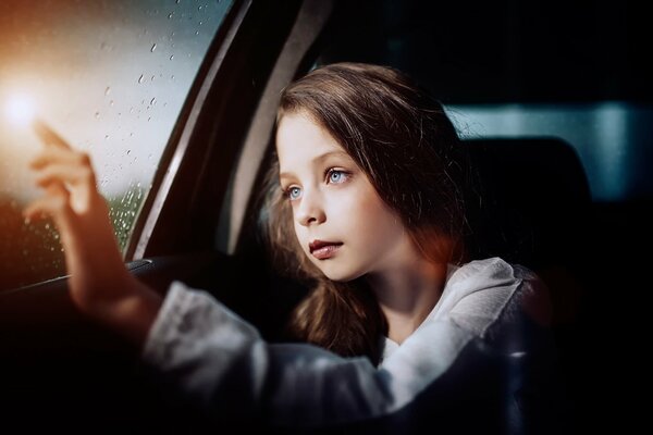 Blue eyes. girl. rain. road