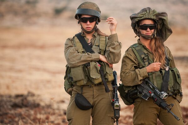 Equipando a mujeres militares en una misión