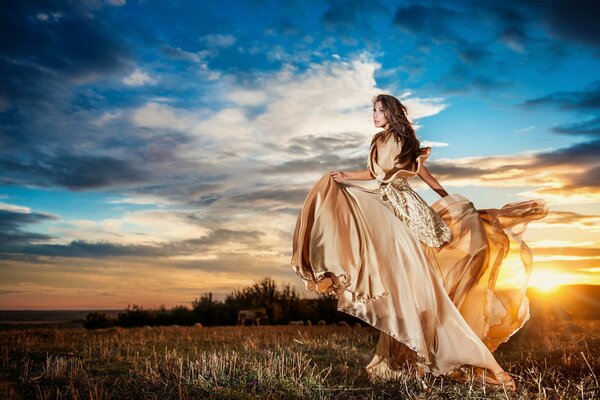 Fondos de Escritorio con una chica en la naturaleza en un vestido