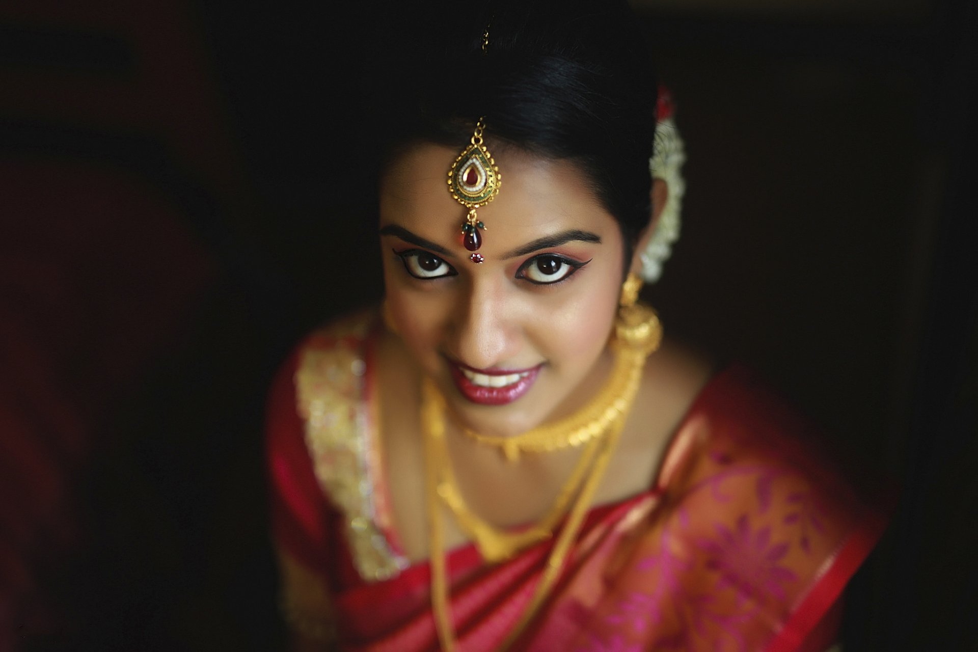 chica novia boda ritual ojos maquillaje. adorno