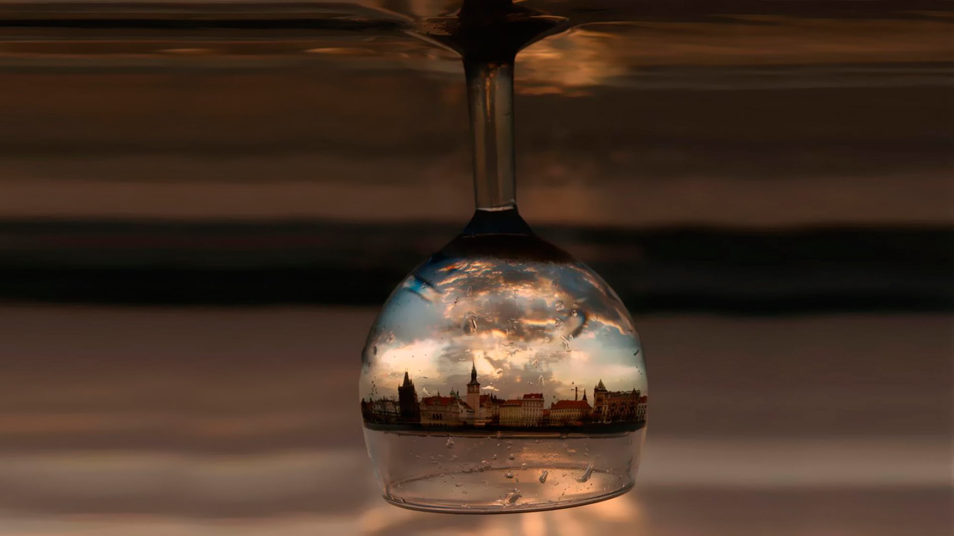 copa de vino gotas fotografía de reflexión ciudad