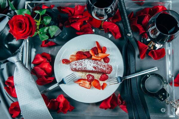 Erdbeeren auf einem wunderschön servierten Tisch