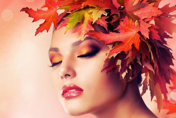 Fille avec une Couronne de feuilles d automne