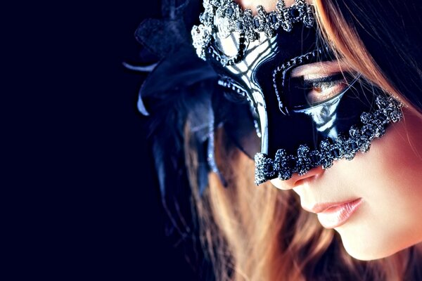 Femme dans un masque sexy