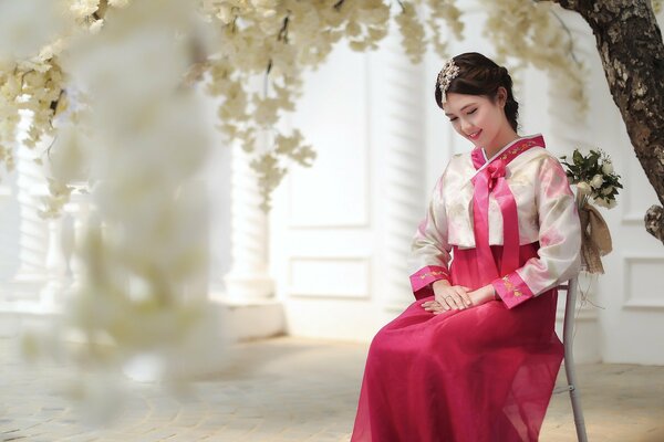 An Asian girl chose a style for a sitting photo