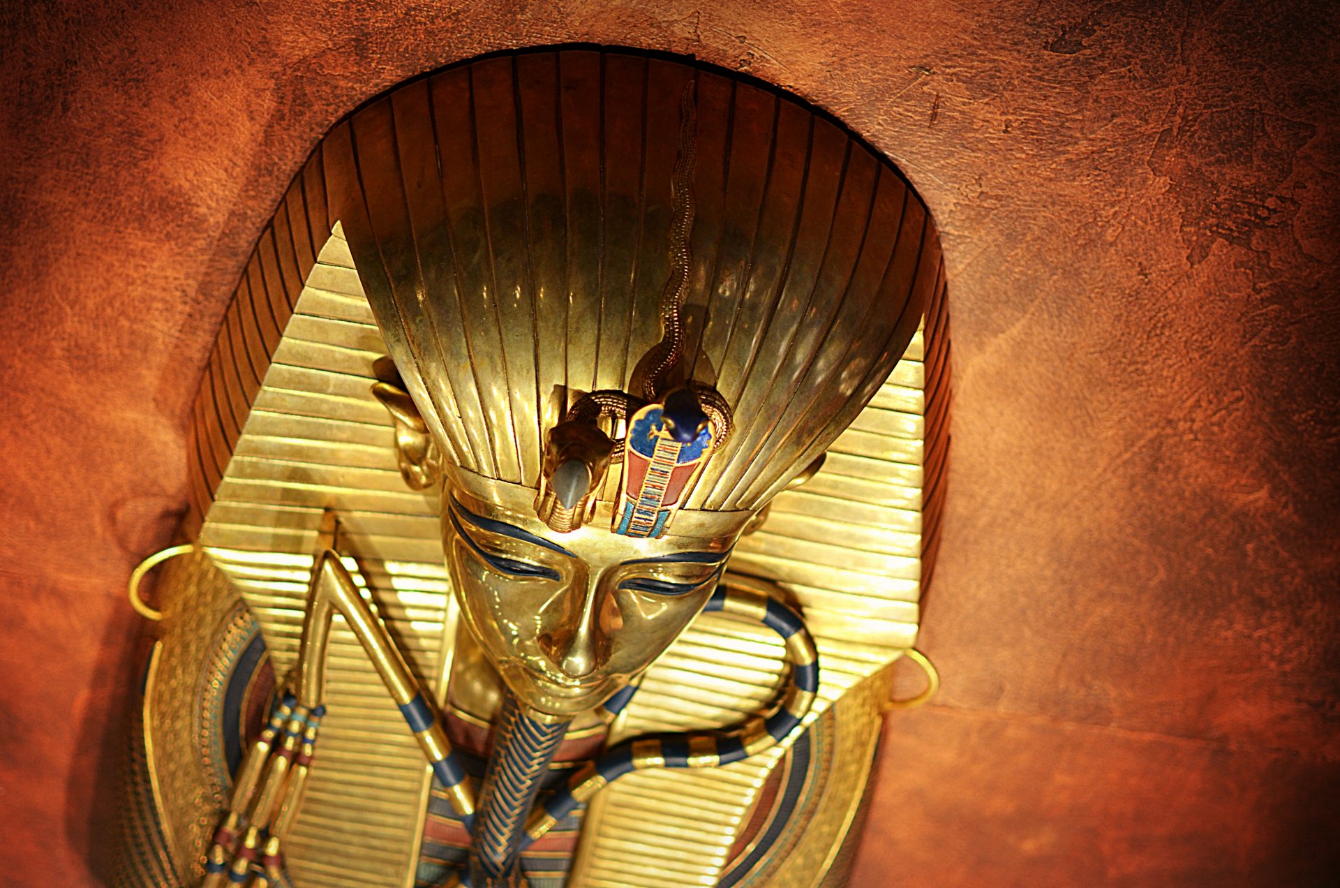 tutankhamun pharaoh ancient egypt mask background