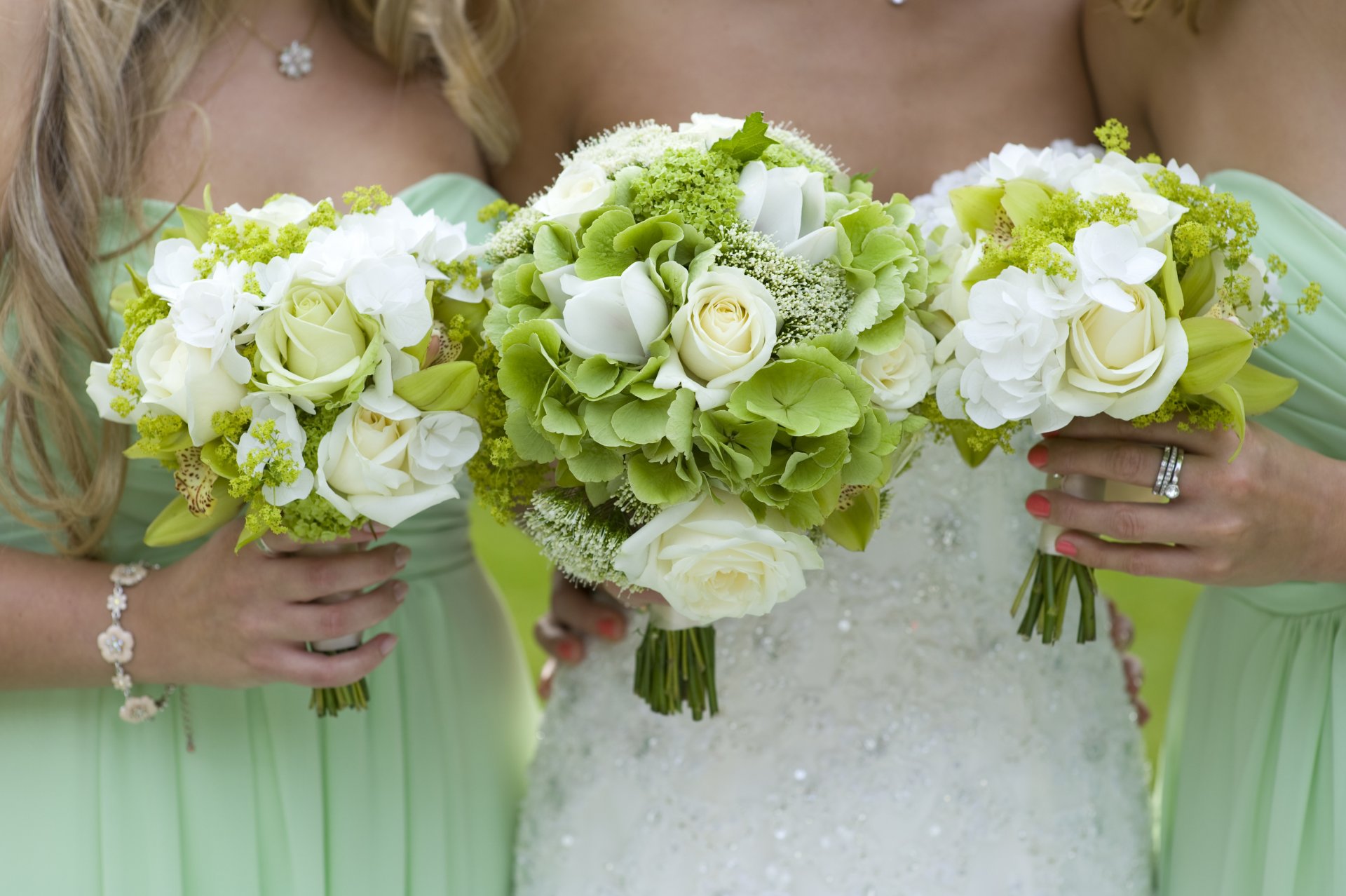 filles copines bouquets fleurs amis