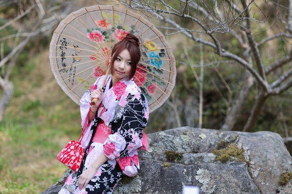 Девушка в азиатском стиле с зонтом