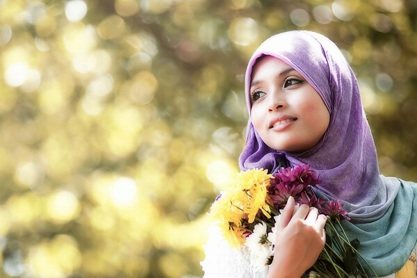 Lolly Eakin con fiori bella foto