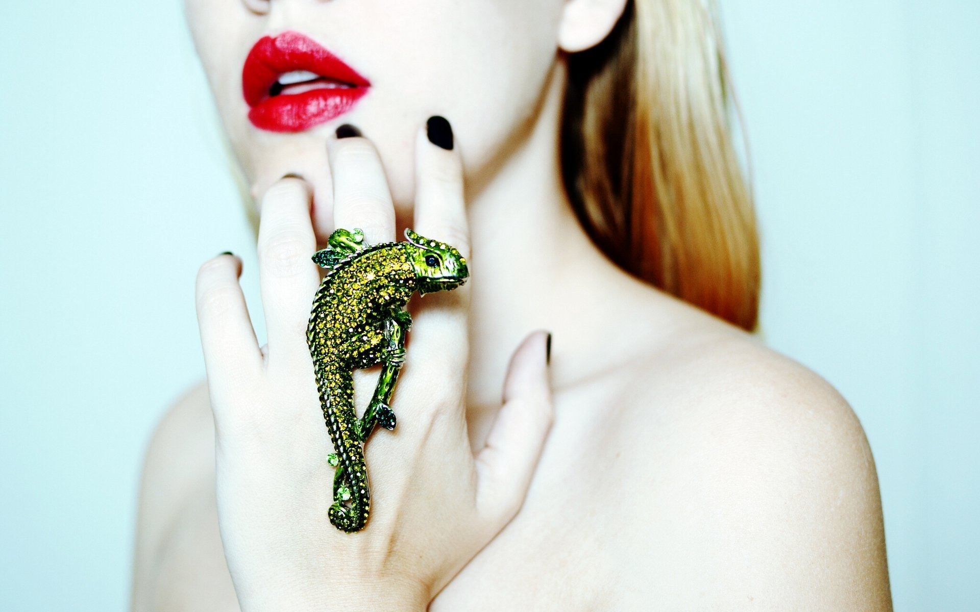 chameleon ring ring hand lips girl