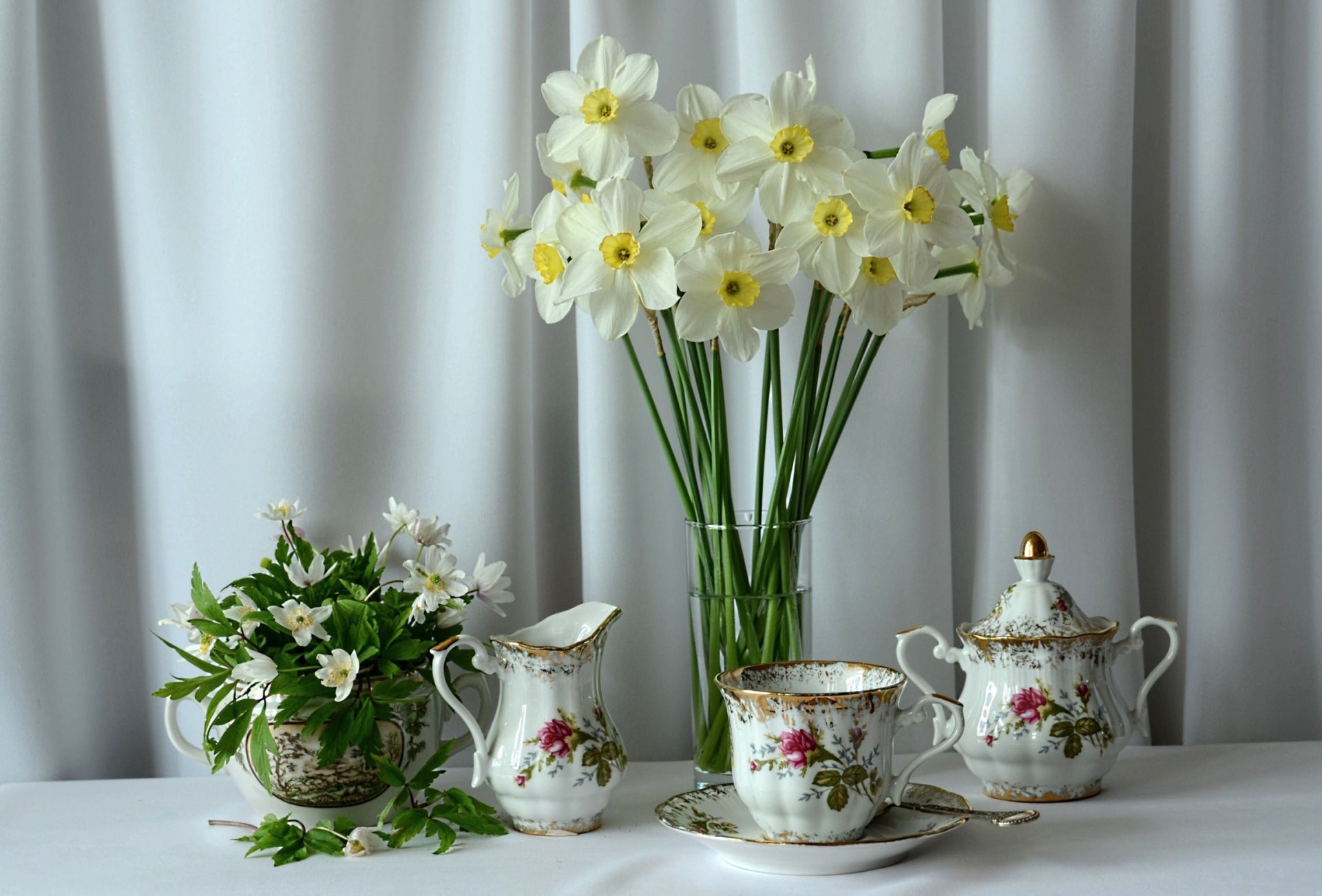 narcisos blanco juego de té flores fondo tela