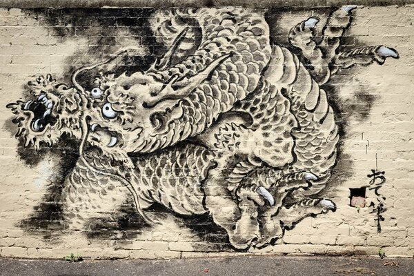 Граффити дракон на светлой стене