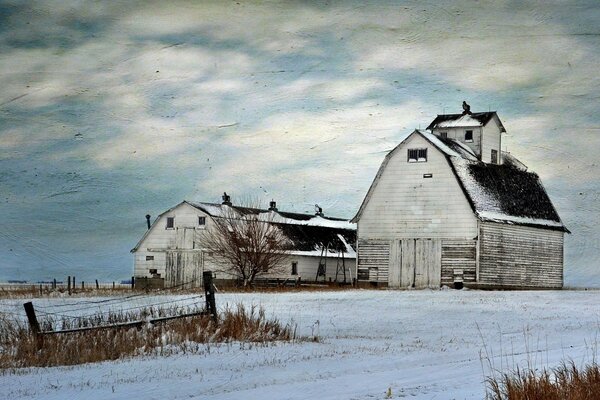 Fienile e campo di neve