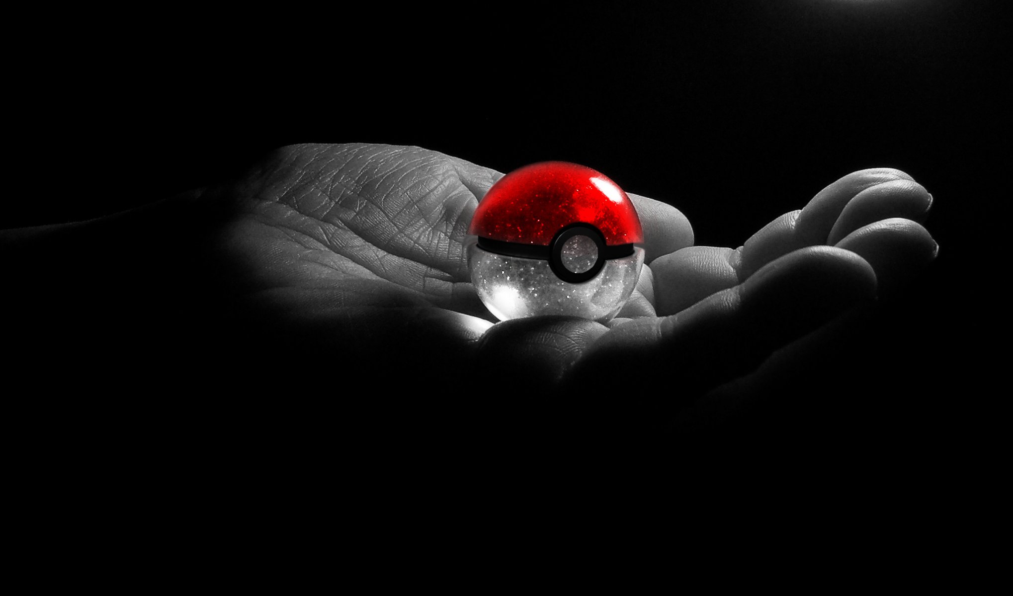 ręka piłka pokeball