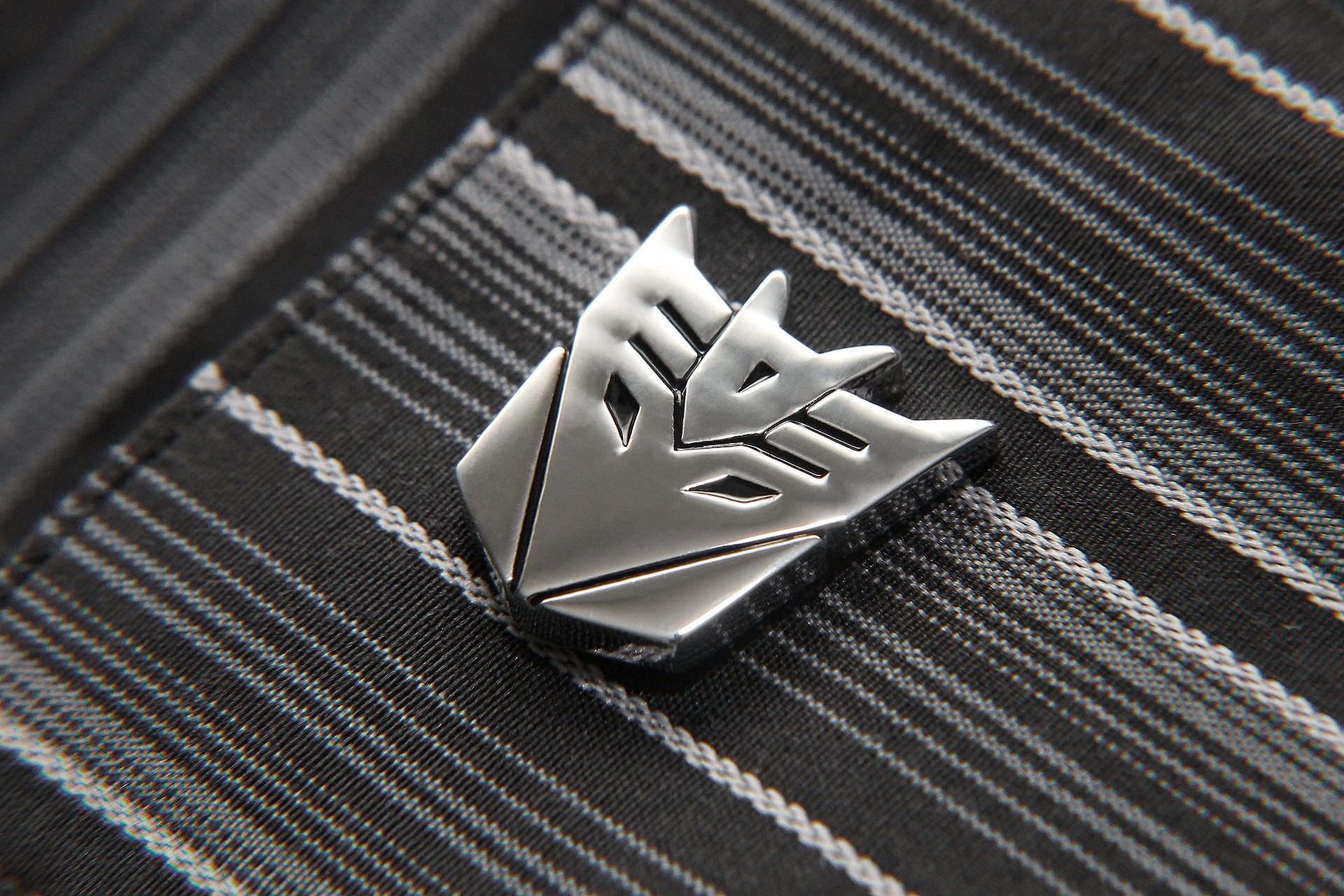 transformadores decepticons transformadores gemelos rayas gris camisa macro