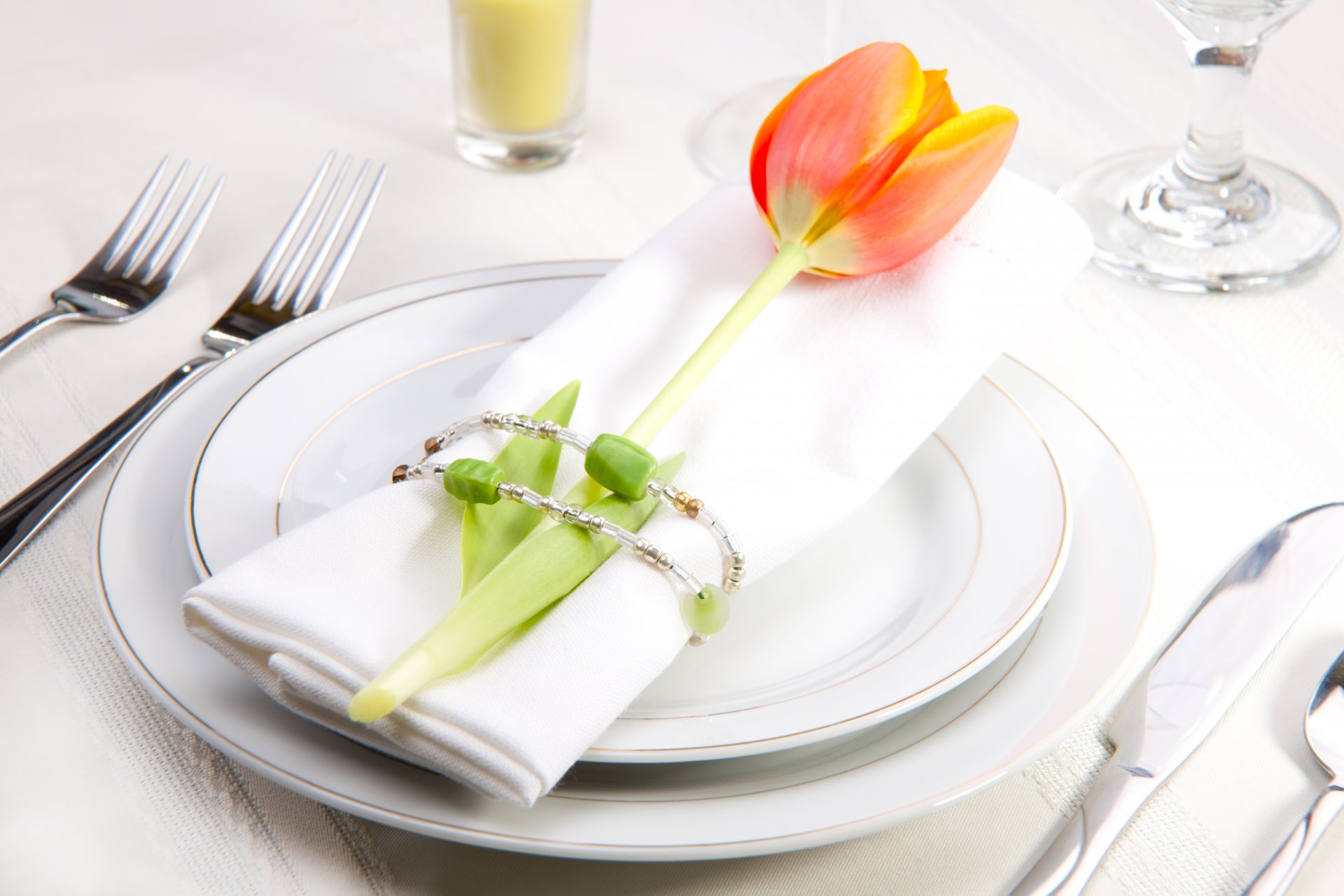 erving dish cutlery napkin flower tulip