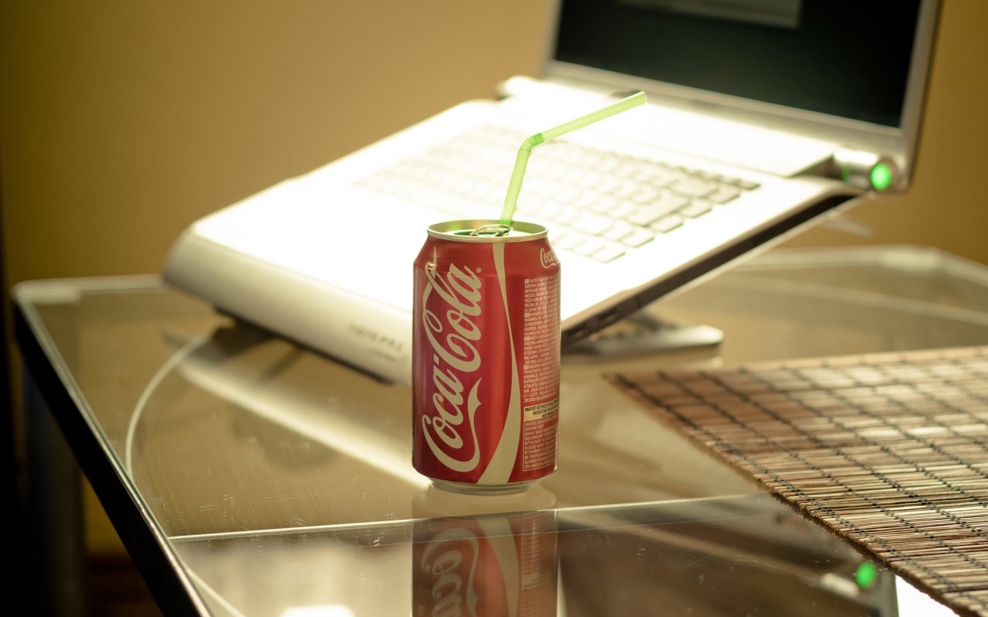 styl coca-cola napój biurko stelko laptop