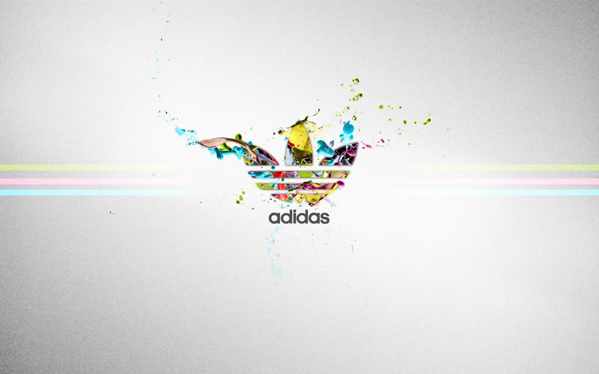 adidas firma logo kolory szare tło sport paski napis