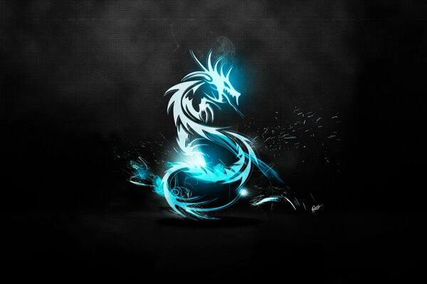 Голубой дракон на чёрном фоне