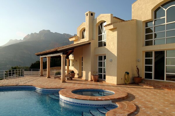 House with a swimming pool in the mountains