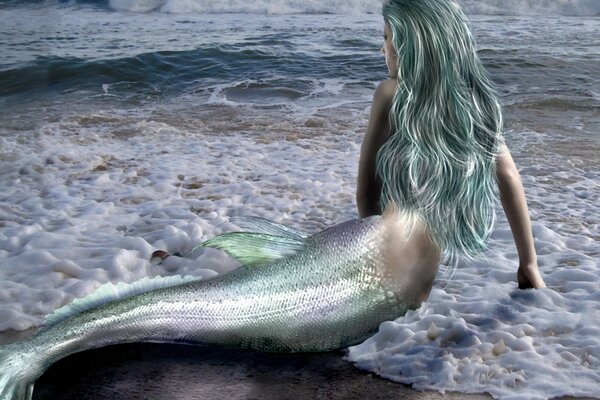 Fantastisches Bild einer langhaarigen Meerjungfrau am Ufer
