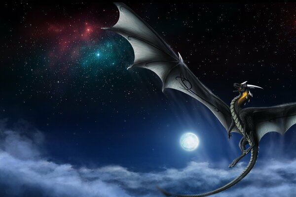 Крылатый дракон в облаках ночного неба