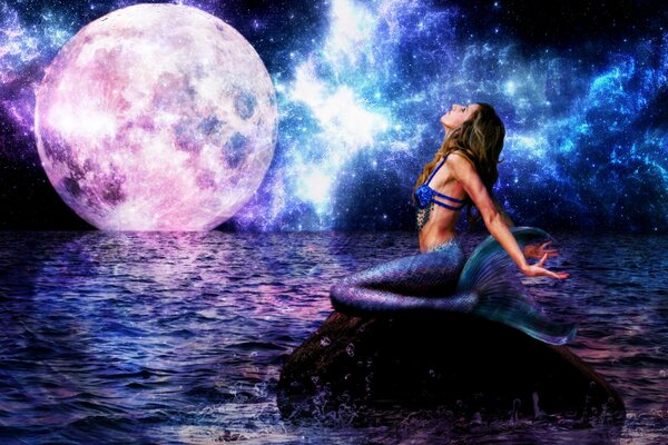 Sirena disfrutando de la Luna llena
