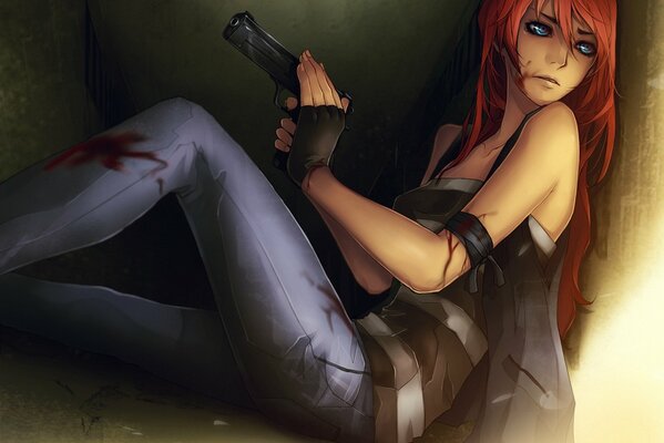 Redhead ragazza con la pistola dietro il muro