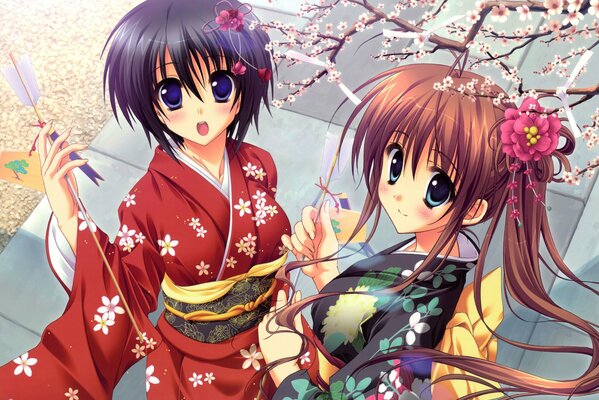 Zwei Mädchen in hellen Kimonos neben Sakura