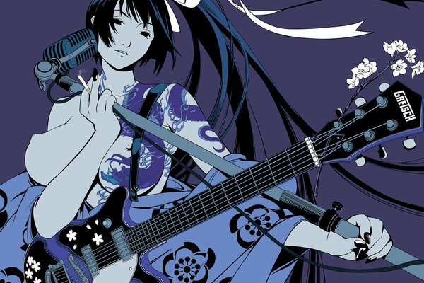 Fille nue avec une guitare dans des tons violets