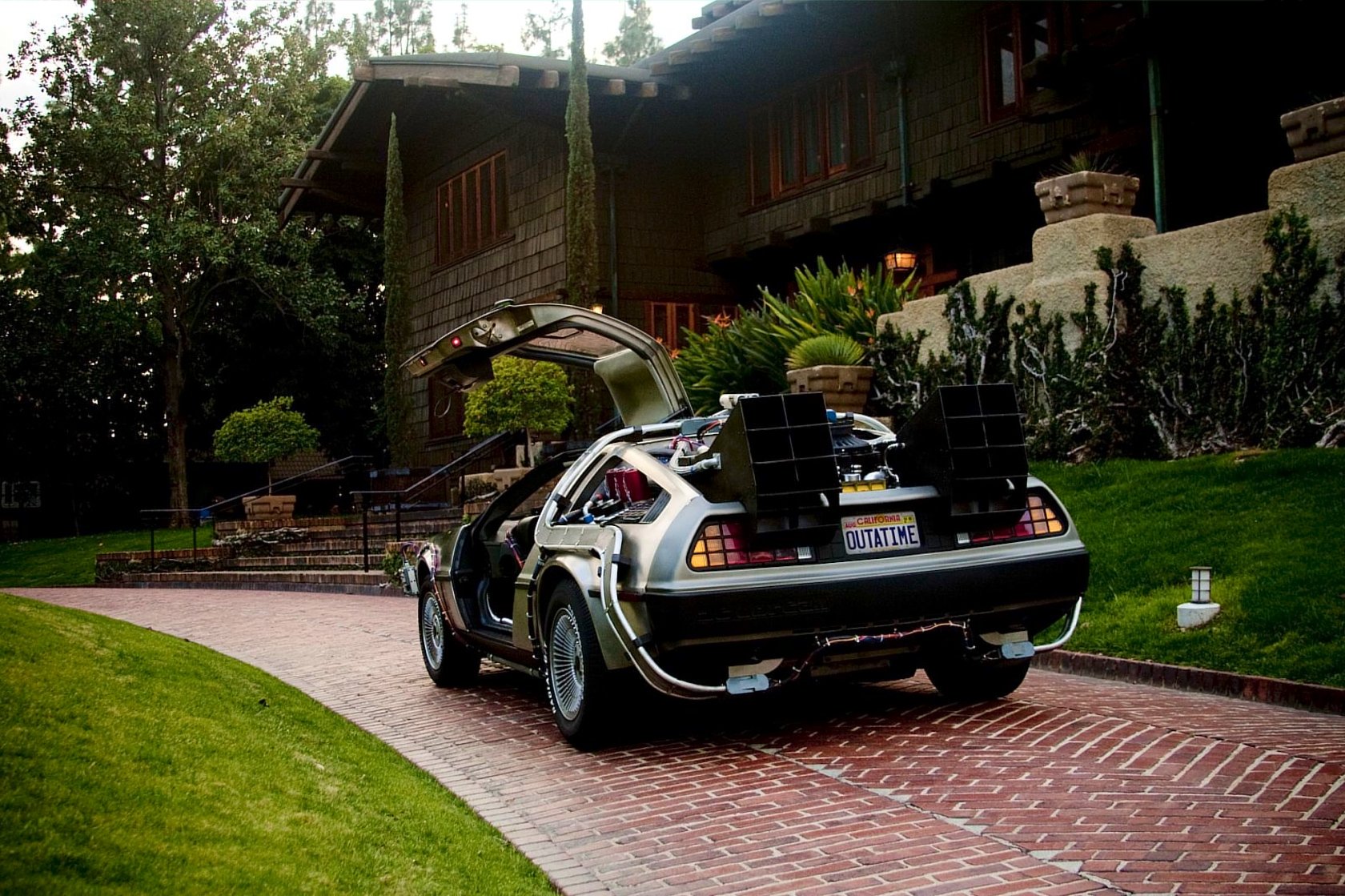 delorean dmc-12 back to the future