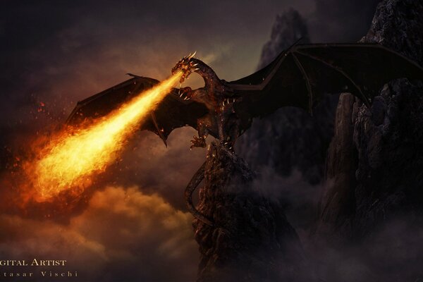 Dragon cracheur de feu. Voler haut dans le ciel