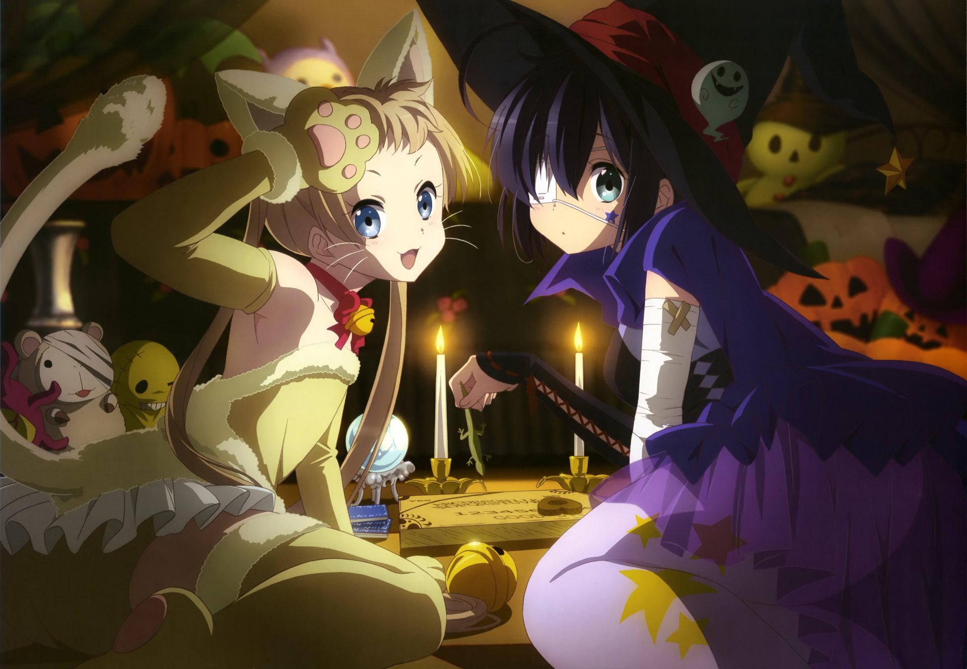 anime chuunibyou demo von koi ga shitai ich bin nicht von dieser welt aber ich möchte auch lieben mädchen dekomori sanae takanashi rikka halloween kostüme hexe kitty wahrsagerei spielzeug kürbis blick lächeln