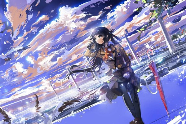 Anime Mädchen auf dem Hintergrund der Wolken und Vögel am Himmel