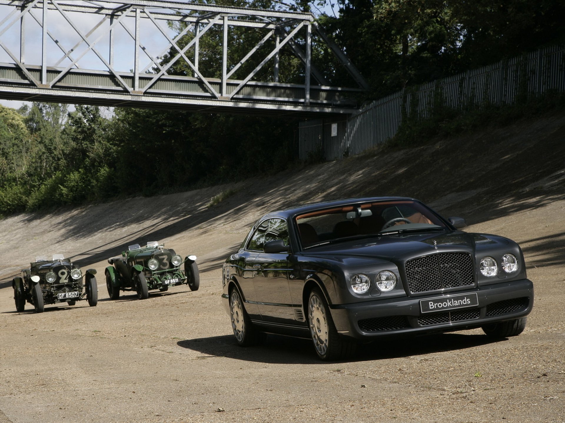 bentley brooklands retro rennen brücke