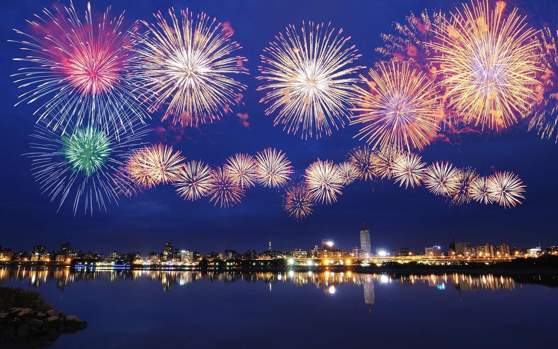 noche fuegos artificiales saludo